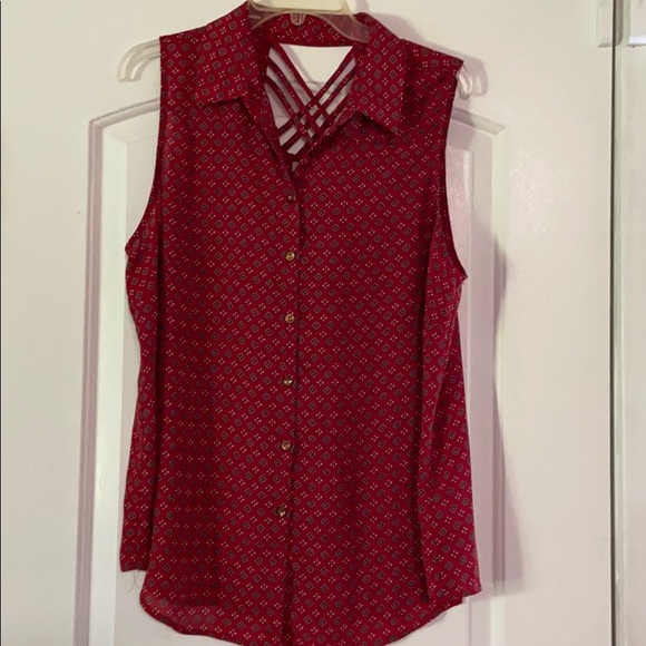 Roz & Ali Tops - Unique top with cut-out design on the upper back —so cute!